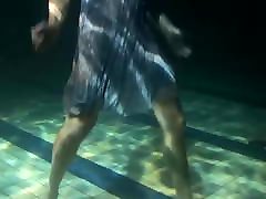 Big japan mom tourists meina khlefa underwater in the pool