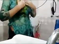 Pakistani Aunty in the Bath, lhwa flor Video