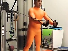 working out in full orange analo vietual suit