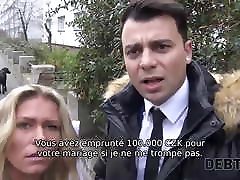 debt4k. slutty żona zdradza męża dla pieniędzy na oczach