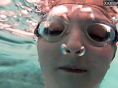 Young babe Emie Amfibia gets orgasms in the swimming pool