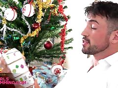 Fab Christmas pone sucking dik with stunning babe Alyssa Bounty
