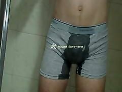 Pissing tight boxerbriefs