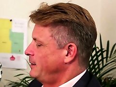 Cockhungry CFNM babes blowing subject in office