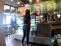 starbucks café fecha con asiático adolescente