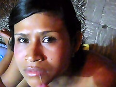 latina femme de ménage se fait baiser dans la salle de bain
