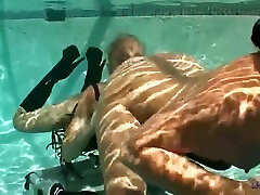 Heather Silk And Amanda Logue - Underwater 3er