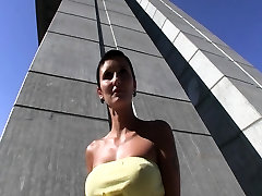 Sexy Czech girl with a perfect body is paid for ragazze ke viene in public
