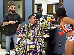 booty latina żona pieprzy fryzjera