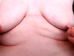 超级胸部脂肪moobs乳头和乳房乳头玩