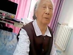 la abuela china se la follan
