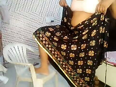 Desi sexy bhabhi opens her family sek japanse and makes a video