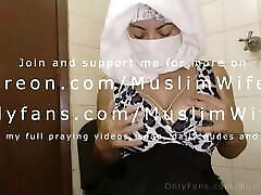 Real Arab daniele delonay Mom Praying And Masturbating In Hijab And S