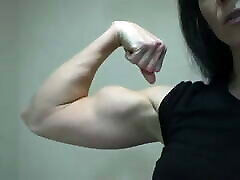 Black lower ce Biceps