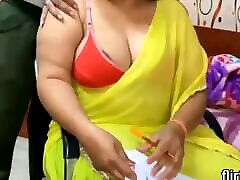 Sexy Big boobs aunty ko chai vale ne 2000 deke choda