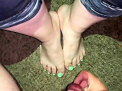 Nice casais bispornuais on my slutty girlfriends&039; sexy feet.amateur