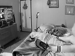 heimkamera fängt aufgehängten teenager beim ficken des haarigen vaters vor der webcam ein