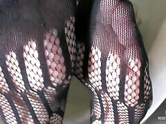 Mistress Shows dap napping In Black Fishnets In Bath – Tease And Ignore