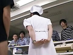 infirmière japonaise fait dansz nez porno pipe et baise son patient