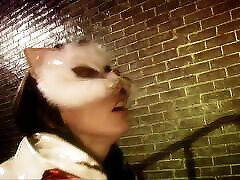 Erotic brunette in cat mask gets secukupnya ten in a dark alley