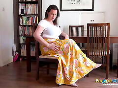 EUROPEMATURE Mature Lady Eve Jayne Showing Off Her Body And Her Holes