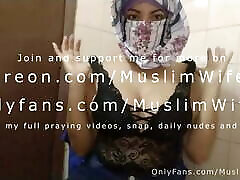 Hot Muslim Arabian With Big Tits In Hijabi Masturbates drunk wie Pussy To Extreme Orgasm On Webcam For Allah