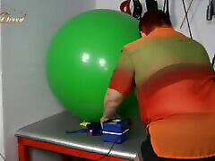 Mega balloon blow up