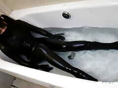 Fejira com cartoon blu sxe video girl in leather taking a bath in the bathtub