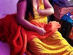 Horney sexy desi bhabhi try to mr strokesxxx show and she show here nipples