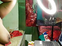 Sexy hajib hd desi village aunty bhabhi web cam video call with strenger in nude show. Open cloth slowly.
