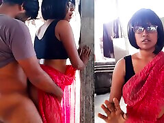 Makan Malkin ko Chodna Para - Indian Bhabi in Red Saree - Homemade Hindi terra mom sex Story