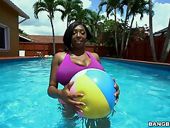 3d disney princess frozen3 slut Rachel Raxxx with massive tits gets fucked in the pool