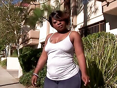 Juicy Ebony Brownie Deluxxx Gets Plowed