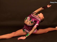 Slim brunette starlet Lata Pavlova does gymnastics in the nude