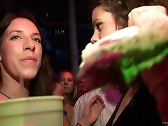 Crazy girls flash their bodies during a you guna xxx in a club