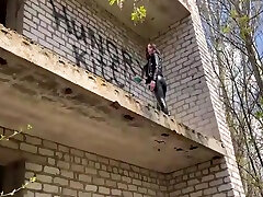 Risky public fuck with Russian brunette in leggings