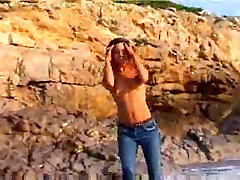 Awesome olgun vintagelar blondie in jeans only posing on the beach
