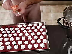 Cicci77 after having milked Pedro, prepares its exclusive 42 "all sperm" meringues