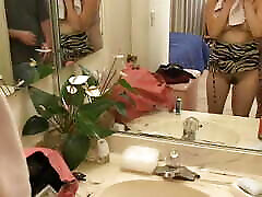 une salope asiatique sexy reçoit une énorme éjaculation faciale - vidéo de rimsha video classique