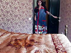 Give me back my 2007 year - desi aunty agef with wife caught her husband crossdressing at the entrance.