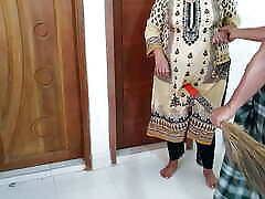 Desi Priya Aunty ko Jabardast Choda Tamil Dairty mom monster dick creampie priya Aunty Fucked By Her Devar while sweeping Room - Hindi Audio