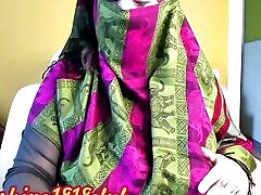 Muslim Arabic bbw milf cam girl in Hijab getting off american girls breast 02.14 recording Arab big tits webcams