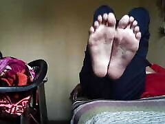 Indian teen giving foot fetish by showing dirty feets