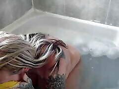 strofinare-il-dub nella vasca da bagno