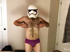 stormtrooper se prueba las bragas striptease
