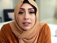 Social pinay rosana roces expert helps Arab woman