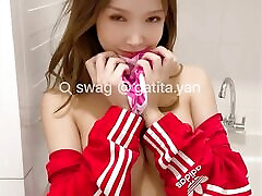 SWAG.live- seme anal influencer Gatita Yan show the pink nipples.