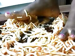 Italian slave get his food: spaghetti and lasagne of black samoll baby girl feet!