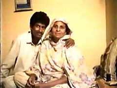 Pakistani Inexperienced couple home made vintage