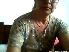 Super erotica mature seducing and taunting on cam